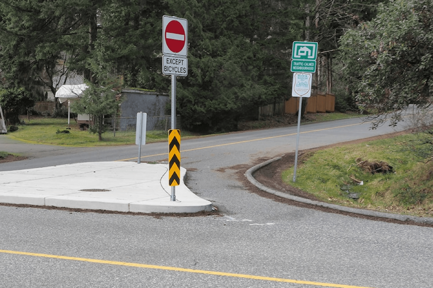 Opal Road's traffic diverter before it was removed. (Nanaimo News Bulletin)