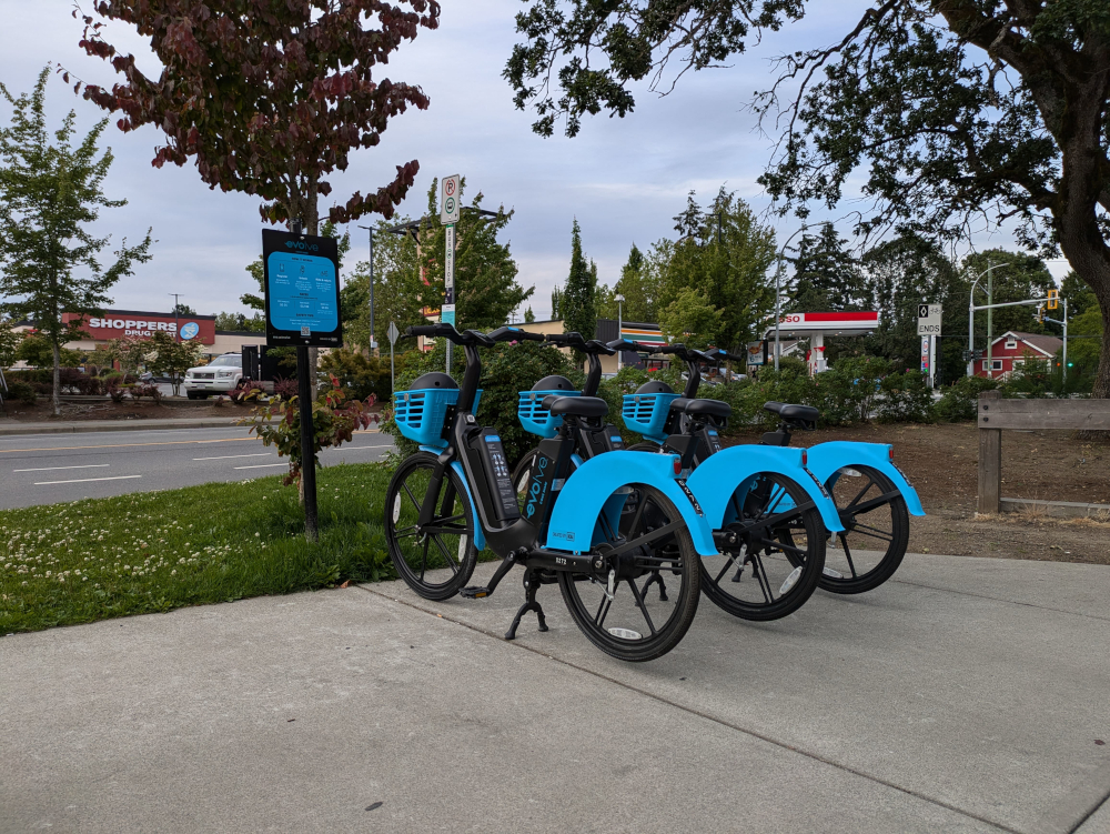 Some Evo e-bikes parked at the corner of Fifth & Bruce in Harewood. (Strong Towns Nanaimo)