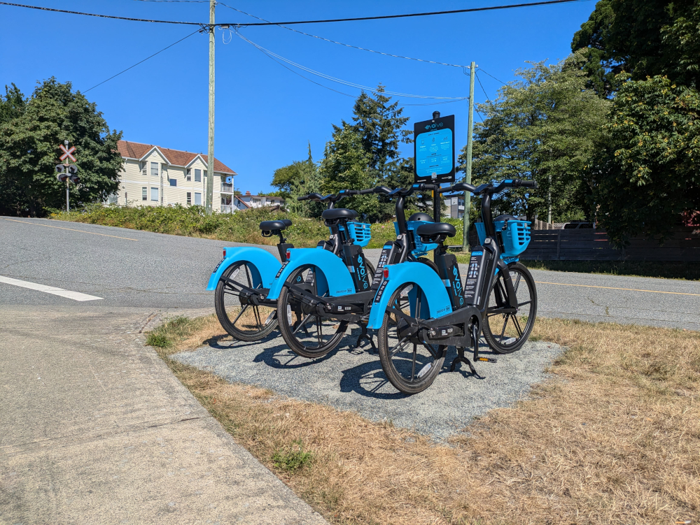 Some more Evo e-bikes parked off Rosehill and Caledonia in Central Nanaimo. (Strong Towns Nanaimo)